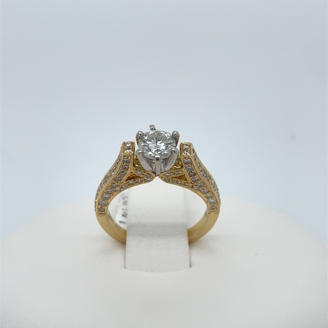 Golden Radiance Diamond-Inspired Ring