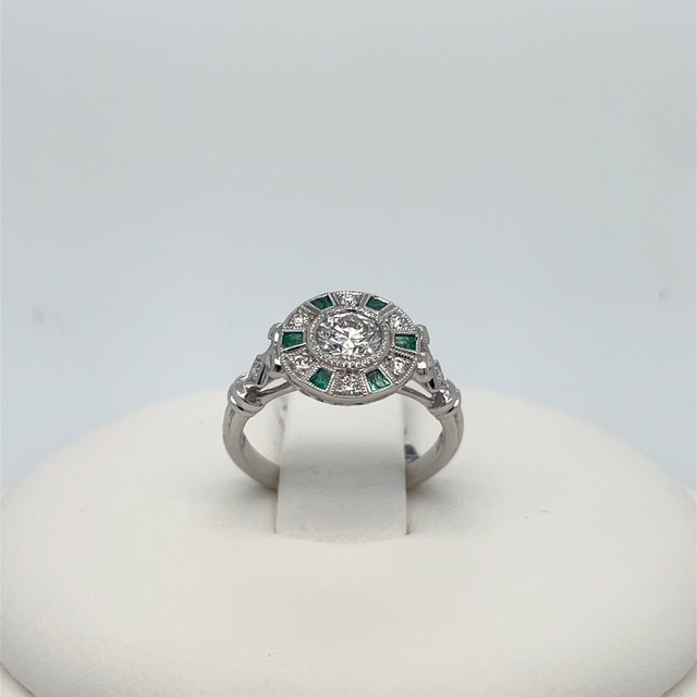 Emerald Halo Radiance Ring