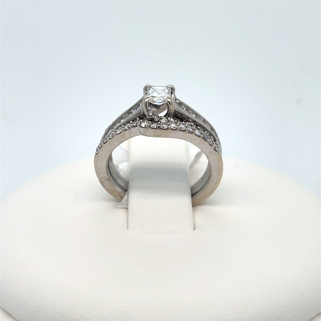 Timeless Grace Solitaire Ring